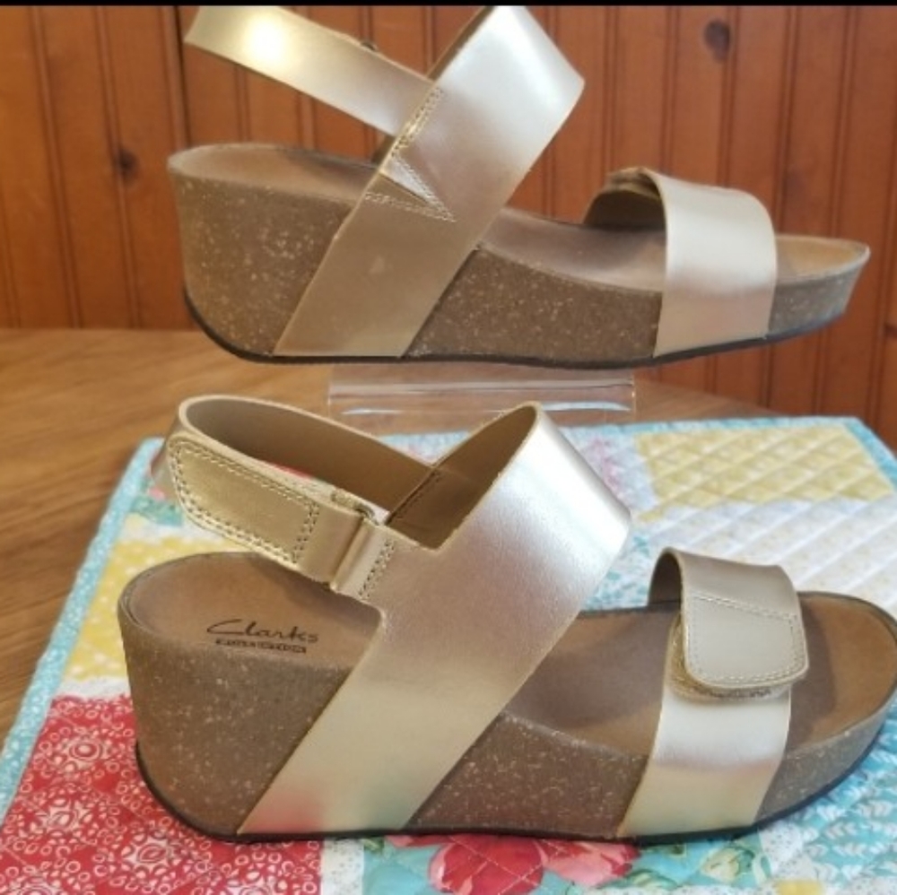 Ladies Clarks heeled sandal size 6